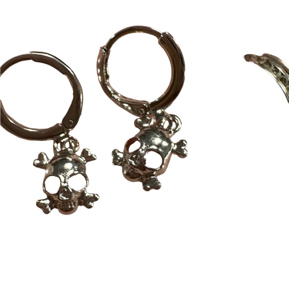 4/$20!!! Small Silver Skull and Crossbones Drop Earrings - Picture 4 of 4